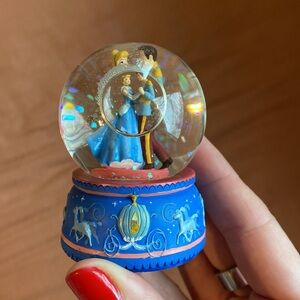 Cinderella mini snow globe